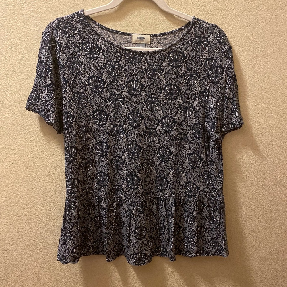 Old Navy women’s sea-themed navy blouse